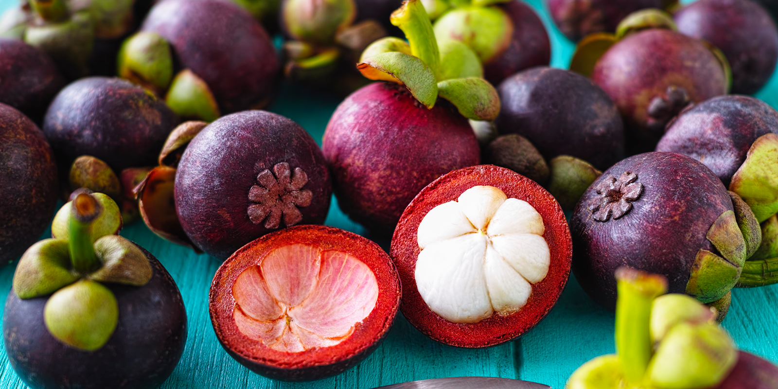 What does a Mangosteen fruit taste like?